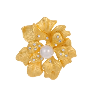 Vintage Gold Peony Flower Brooch With Artificial Pearl And Rhinestones Matte Metal Floral Breastpin For Women Wedding Party Jewelry Gift