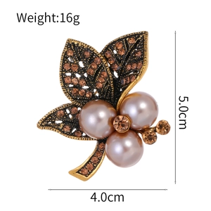 Vintage gold leaf brooch with amber rhinestones and pearls, size 5.0cm x 4.0cm