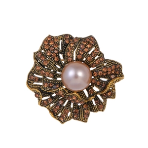 Vintage Alloy Rose Flower Artificial Pearl Brooch Pin With Amber Rhinestones Baroque Style Clothing Accessory For Women Wedding Banquet