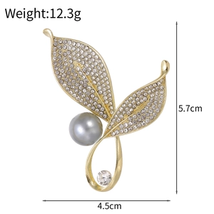 Elegant gold leaf brooch with white crystals and grey pearl, size 5.7cm by 4.5cm