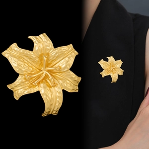 Vintage irregular golden lily flower brooch with matte hammered texture for women