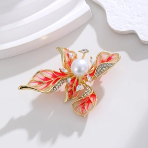 Broche iris vintage de luxe avec pétales émaillés roses et centre en perle