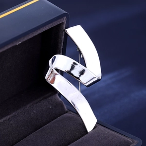 Elegant Copper Ribbon Brooch High Polished Metallic Twisted Flowing Pin For Women Suit Coat Jewelry Party Wedding Banquet Accessories