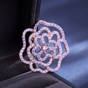 Broche Fleur de Camélia Creuse Élégante pour Femme Plaquée Or Rose Cuivre Zirconium Incrusté Vintage Luxe Strass Bijoux