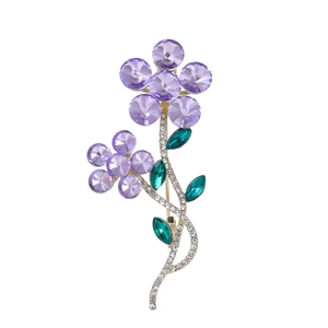 Broche fleur en cristal violet élégante avec feuilles vertes et strass blancs dorés
