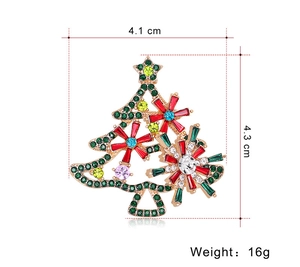 Detailansicht einer Strass-Weihnachtsbaum-Brosche mit Maßen von 4,1 cm x 4,3 cm