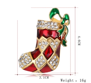 Broche botte de Noël émaillée rouge et verte avec strass et dimensions détaillées