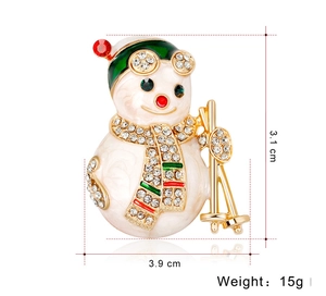 Détails de la broche bonhomme de neige avec dimensions 3,9cm x 3,1cm et poids 15g