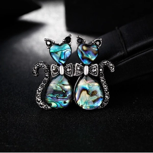 Broches de gato vintage con incrustación de nácar abalón y circones negros finos