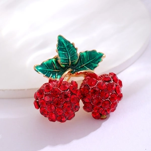 Élégante Broche Cerise en Alliage avec Strass Épingles en Émail de Fruits Rouges pour Femmes Bijoux de Mode Anti-Exposition