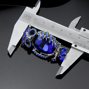 Classic owl brooch with deep blue stones and silver metal frame, measuring 5.3cm wide