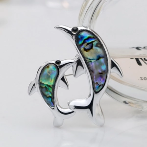 Eleganter Delfin-Anstecker aus Silber mit schillernder Einlage aus Abalone-Muschel