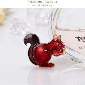 Broche Écureuil en Émail Mignonne Épingle de Revers Animal en Alliage pour Femmes Hommes Bijoux Cadeau Plaquée Or Rouge Noir
