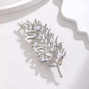 Elegante spilla a foglia in argento con perle per giacche e cappotti da donna accessorio