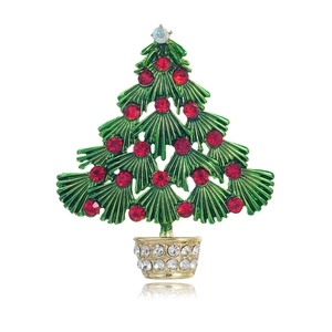 Broche sapin de Noël en émail vert et strass rouges sur base en alliage doré