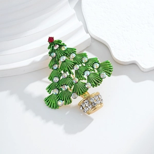 Broche sapin de Noël étincelante avec émail vert, strass colorés et base dorée