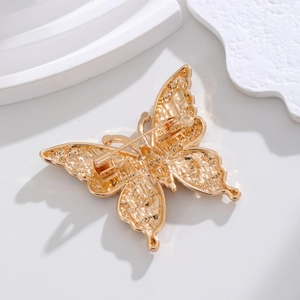 Rückansicht der eleganten Schmetterling-Brosche mit Goldbeschichtung und Sicherheitsnadel