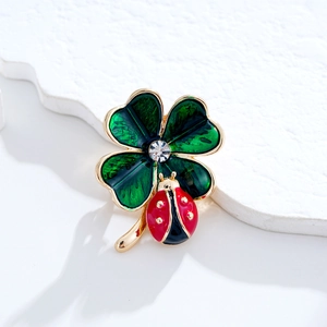 Broche coccinelle dorée et trèfle à quatre feuilles vert avec cristal brillant