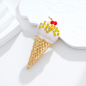 Broche cornet de glace étincelante avec émail blanc, cristaux jaunes et détail cerise rouge