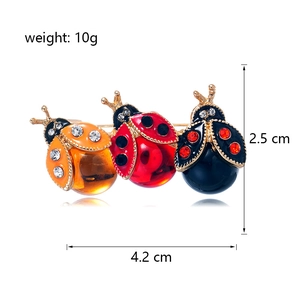 Tre spille a forma di coccinella colorate con strass, accessorio moda versatile da 4,2 cm