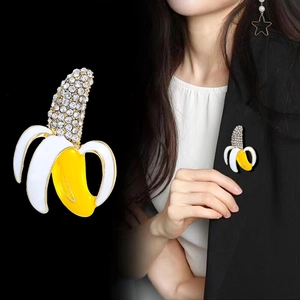 Broche banane créative avec strass et émail pour costumes et vestes
