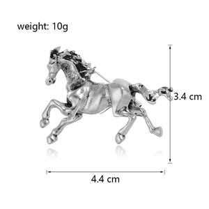 Polished silver horse brooch for men's suits with 4.4cm x 3.4cm size specifications