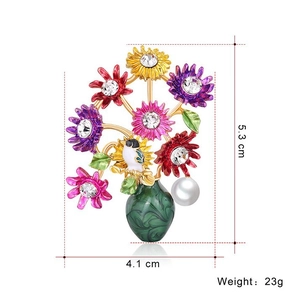 Vintage daisy flower vase brooch with bird and pearl accents, size 5.3x4.1cm
