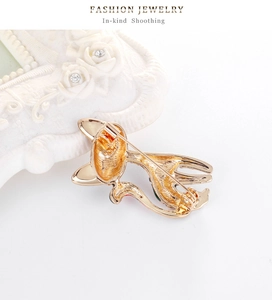 Detailed back view of golden alloy cat brooch featuring a secure pin clasp mechanism