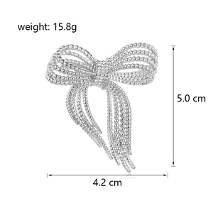 Silver bow brooch in woven metal texture with measurements 5.0cm height and 4.2cm width