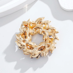 Élégante broche couronne de feuilles dorées avec strass pour vestes de tailleur