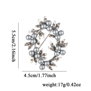 Vintage pearl flower wreath brooch with grey pearls and rhinestones 5.5cm x 4.5cm