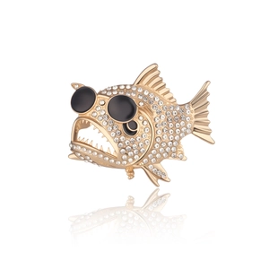 Broche de piraña brillante con gafas de sol en aleación dorada y pedrería blanca