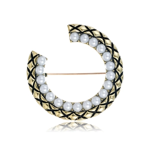 Vintage C Shaped Enamel Lattice Brooch With Artificial Pearls For Women Elegant Zinc Alloy Shirt Pin Fashion Jewelry Accessory