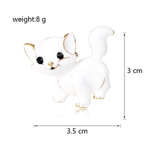 Mignonne broche chat blanc de dessin animé avec bordure dorée et yeux noirs