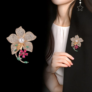 Elegant flower brooch with pearls and diamonds on blazer for women fashion accessories