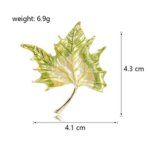 Exquisite maple leaf brooch with gold edges and yellow-green gradient enamel finish