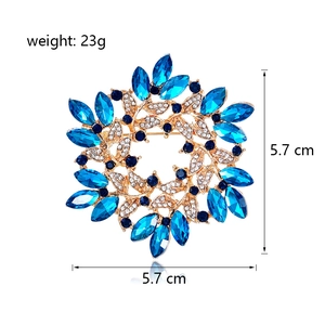 Spilla corona di cristallo retrò con pietre blu marquise e oro da 5,7 cm