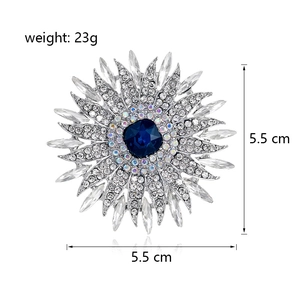 Broche tournesol luxueuse avec pierre précieuse bleu foncé et pétales en cristal