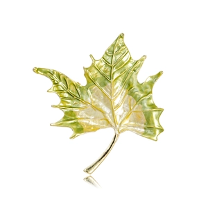 Exquisite Enamel Maple Leaf Brooch For Women Zinc Alloy Yellow Green Gradient Autumn Leaf Corsage Pin Fashion Jewelry Accessory