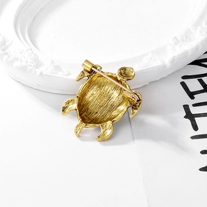 Vintage gold sea turtle brooch with brushed alloy finish and elegant detailed metalwork