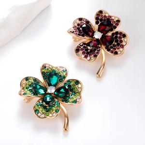 Elegant four-leaf clover crystal brooch with luxury emerald and ruby rhinestones