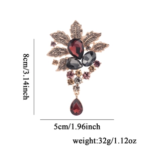 Broche vintage feuille de palmier avec cristaux rouges et détails élégants, taille 8x5cm