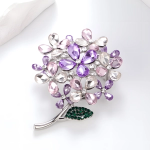Eleganter Hortensien-Blütenbrosche mit lila und rosa Kristallen auf Silberlegierung