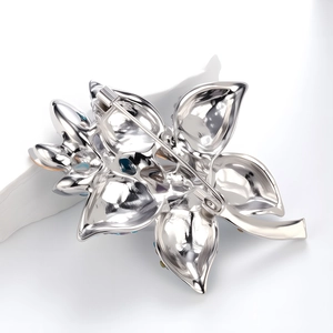 Retro rhinestone floral brooch in silver alloy finish for women suits and coats