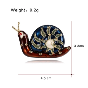 Broche escargot de luxe en émail avec coquille bleue et dimensions de 4,5 cm