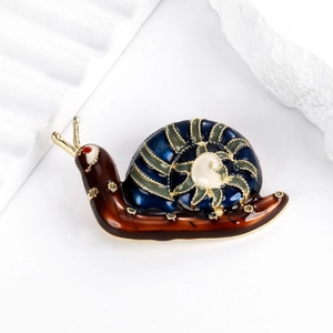 Broche escargot vintage en émail et alliage doré avec spirale colorée et cristaux
