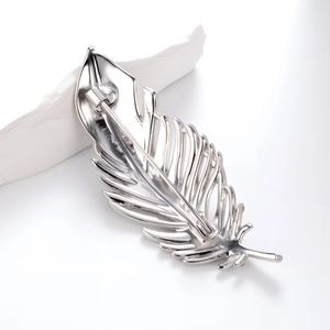 Elegant silver feather brooch with sparkling rhinestones for suits and dresses