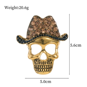 Vintage gold skull brooch with rhinestones and cowboy hat, dimensions 5.6x5.0cm