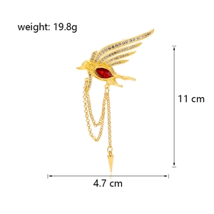 Broche phénix dorée avec cristal rouge, strass et décoration de chaîne à glands