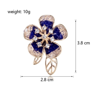 Elegant gradient crystal flower brooch with gold petals and blue stones, 3.8cm height